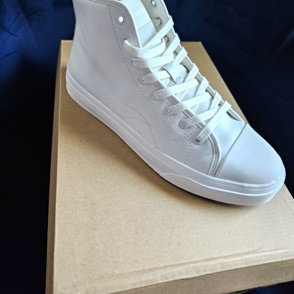 Steve Madden white leather sneaker